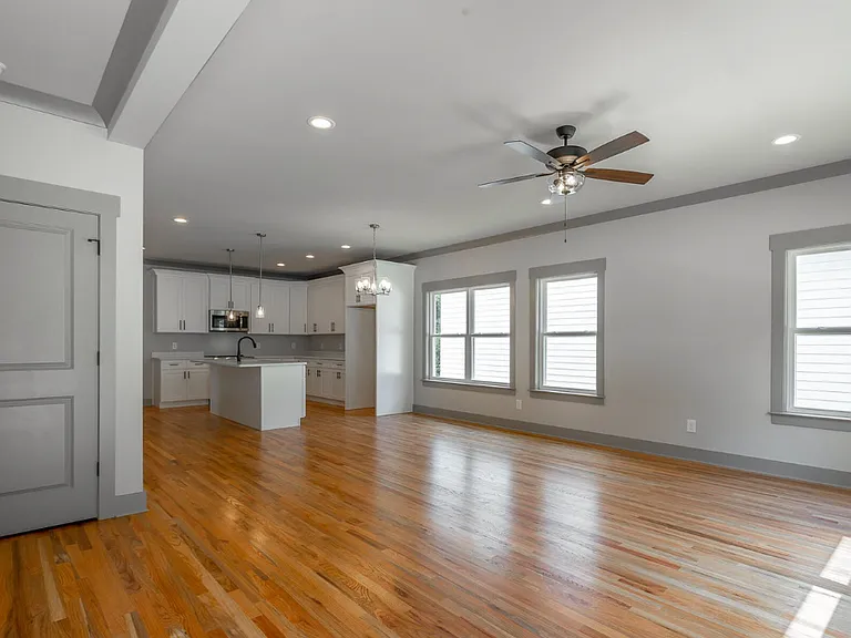3613 Pickering Ave — Photo 2