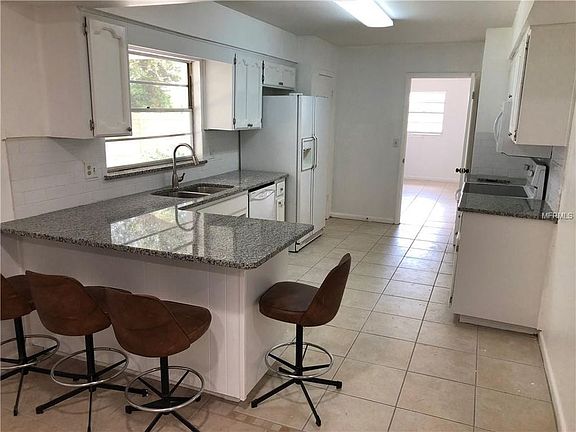 5th image of 429 Alachua Dr