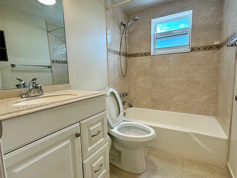 1747 Rodman St #210 — Photo 5