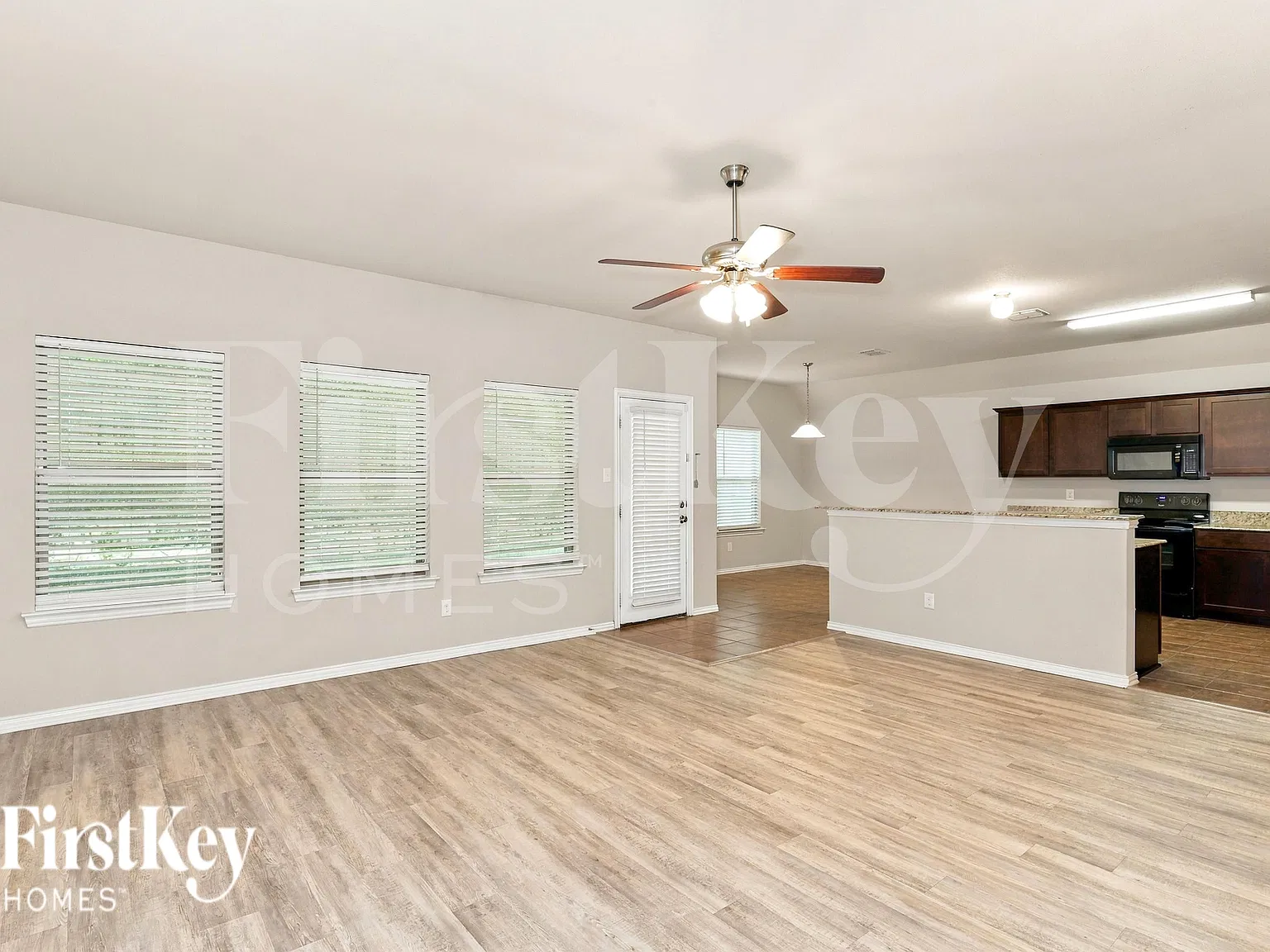 4 bed, 2.0 bath, 2087 sqft, $2,310 — Photo 4