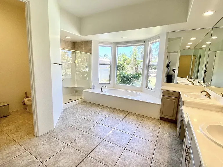 5 Victoria Falls Dr — Photo 26