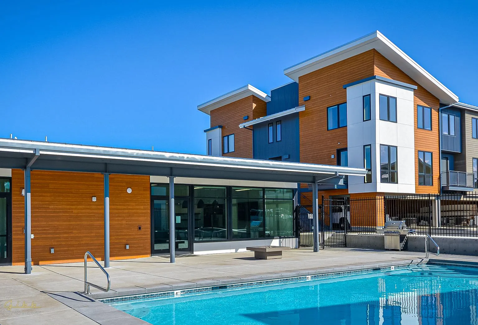 Contemporary 2 bed, 2.5 bath Townhouse — Photo 2