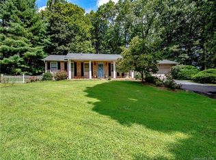 7 Briarwood Ln, Fletcher, NC 28732