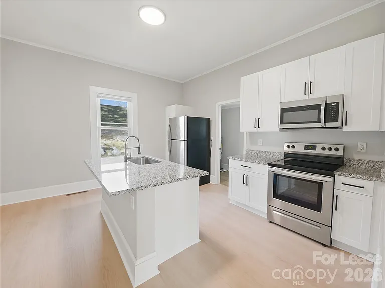 303 York Ave — Photo 6