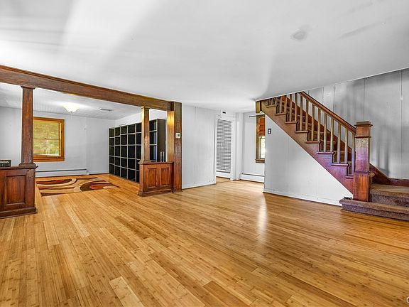 4th image of 126 Stormy Hill Rd