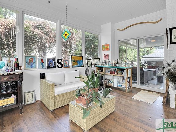 4th image of 114 E 48th Street