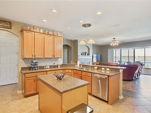 4th image of 215 Blue Cypress Dr