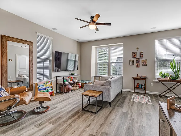 358 Spring Hill Pl — Photo 17