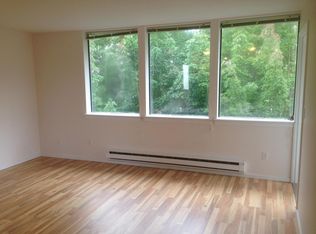 802 N 43rd St APT 201, Seattle, WA 98103