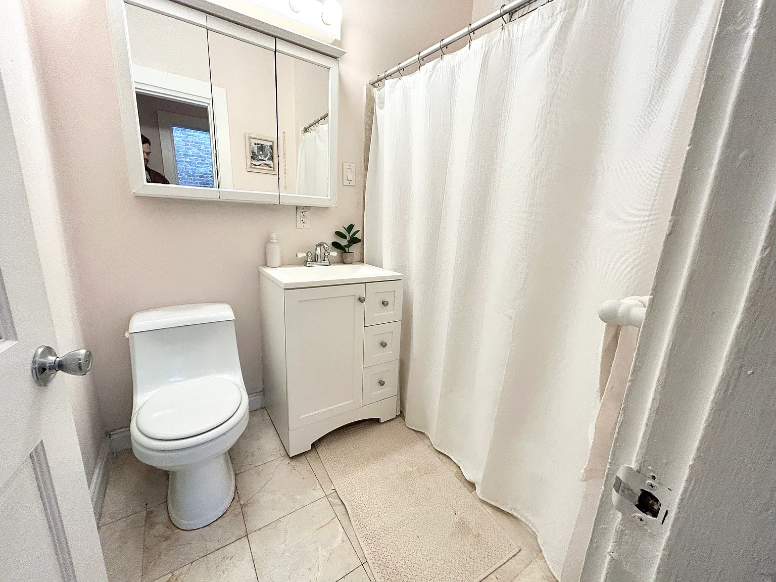 3 bed, 999 sqft, $2,700 — Photo 3
