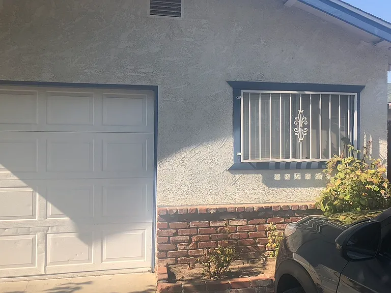 4207 N Woodson Ave — Photo 2