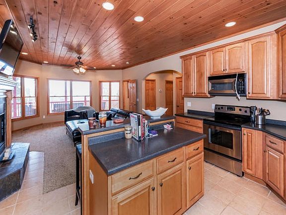 2nd image of 105 Vista Dr