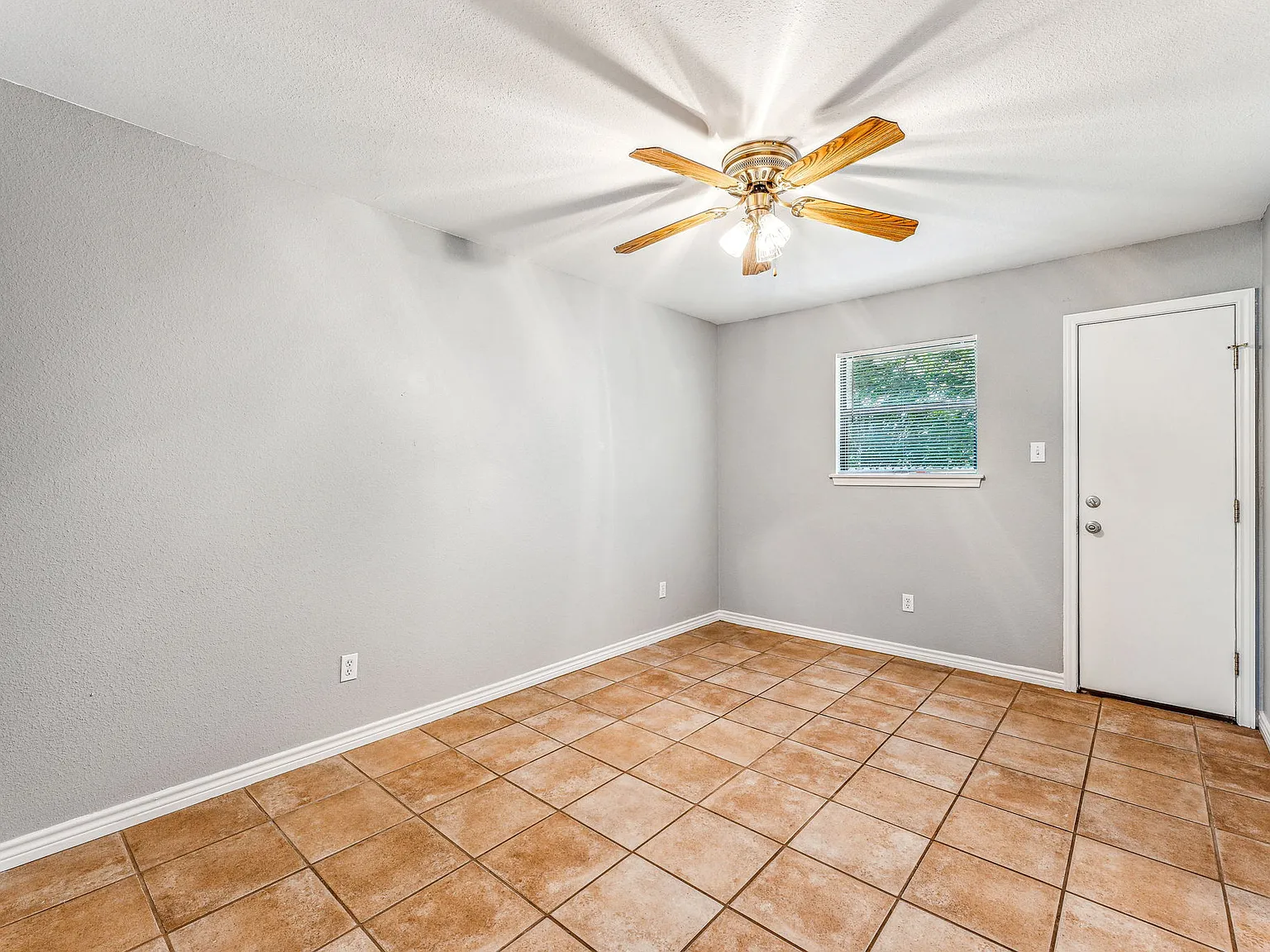 1 bed, 350 sqft, $850 — Photo 3