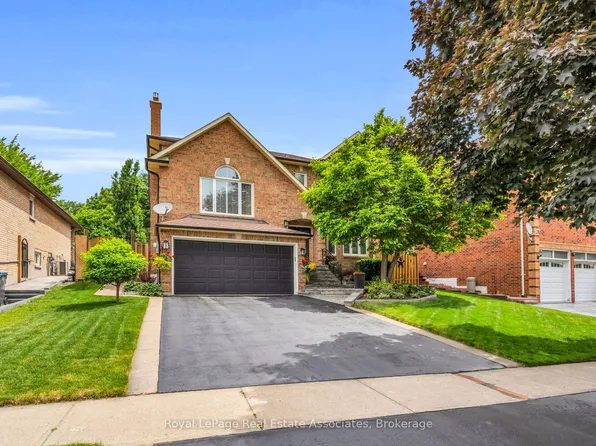 3 Hacienda Ct, Brampton, ON L6Z 3J2