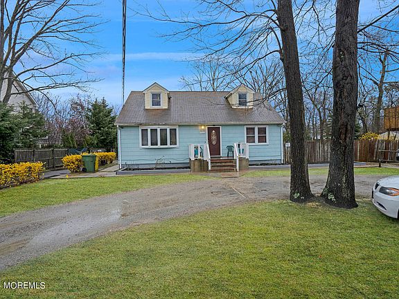 2nd image of 729 Albert Avenue