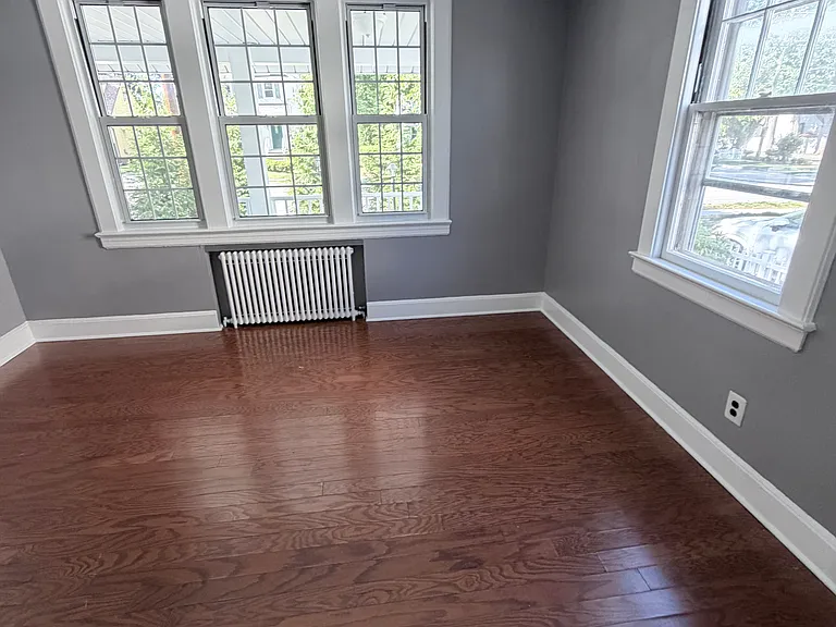Hickory Ave — Photo 3