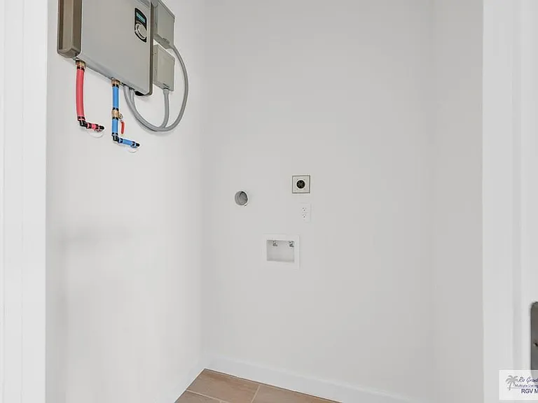 3525 Hidalgo St #3 — Photo 18