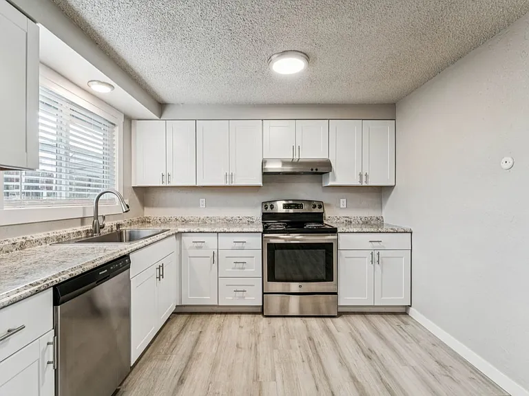 2111 Airport Ave #2105 — Photo 16
