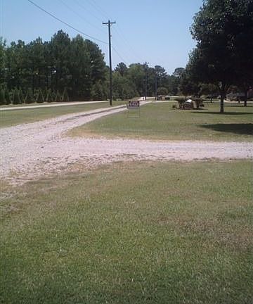 5th image of 3408 Flora Ln