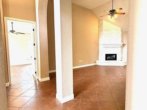 2nd image of 2016 Crown Ridge Dr