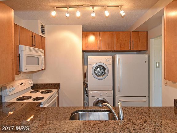 2nd image of 900 N Stafford St APT 1211