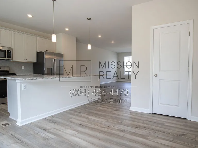 8756 Whitman Dr — Photo 16