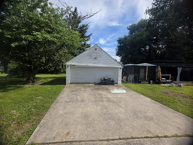844 Forest St — Photo 26
