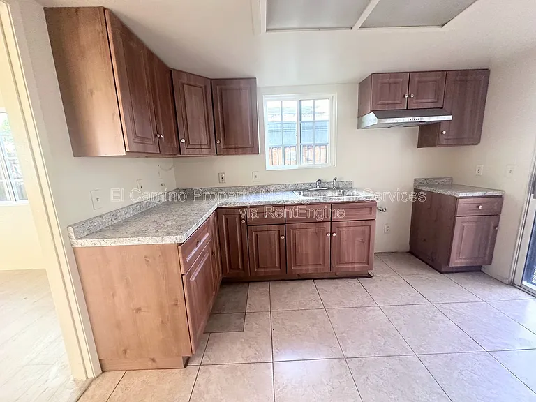 11140 Duncan Ave #A — Photo 5