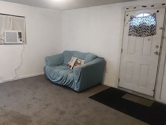 3rd image of 1704 Oak Knoll Dr #B