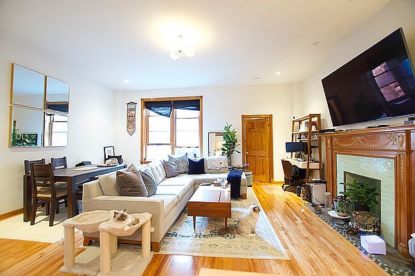 1st image of 326 W 76th St #3