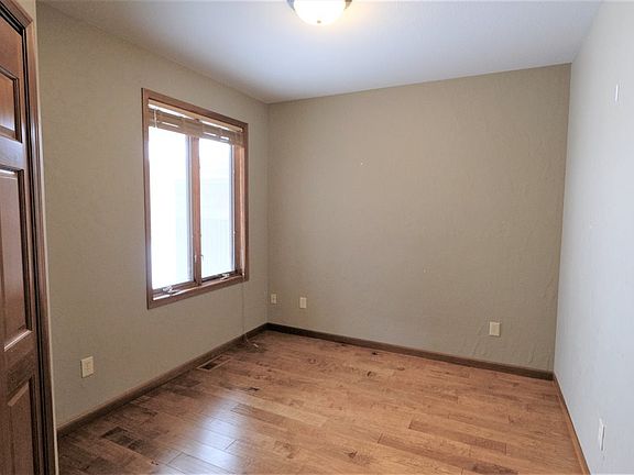 4th image of 1951 35th St