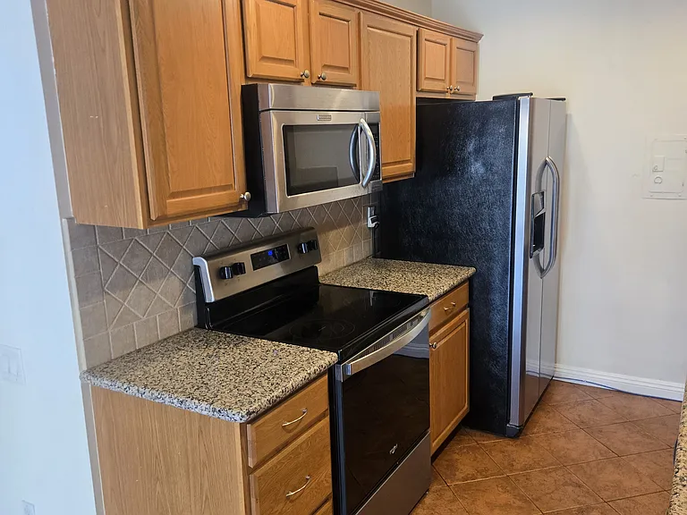 5460 White Oak Ave #G312 — Photo 2