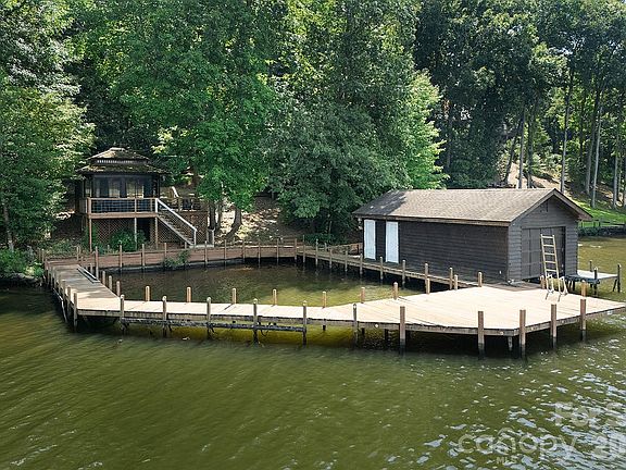 3rd image of 221 Malabar Dr