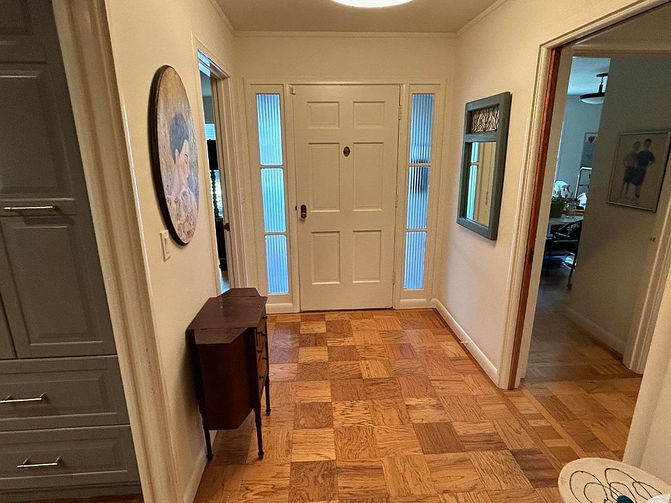 1st image of 955 Rosewood Dr