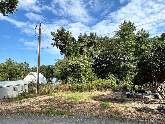 2nd image of 4033 Sargent Cir