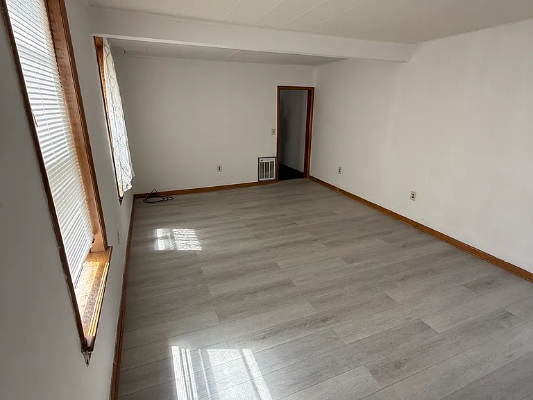 107 Gibson St — Photo 2