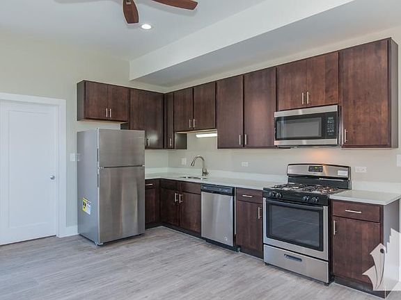 2nd image of 4834 S King Dr APT 1N