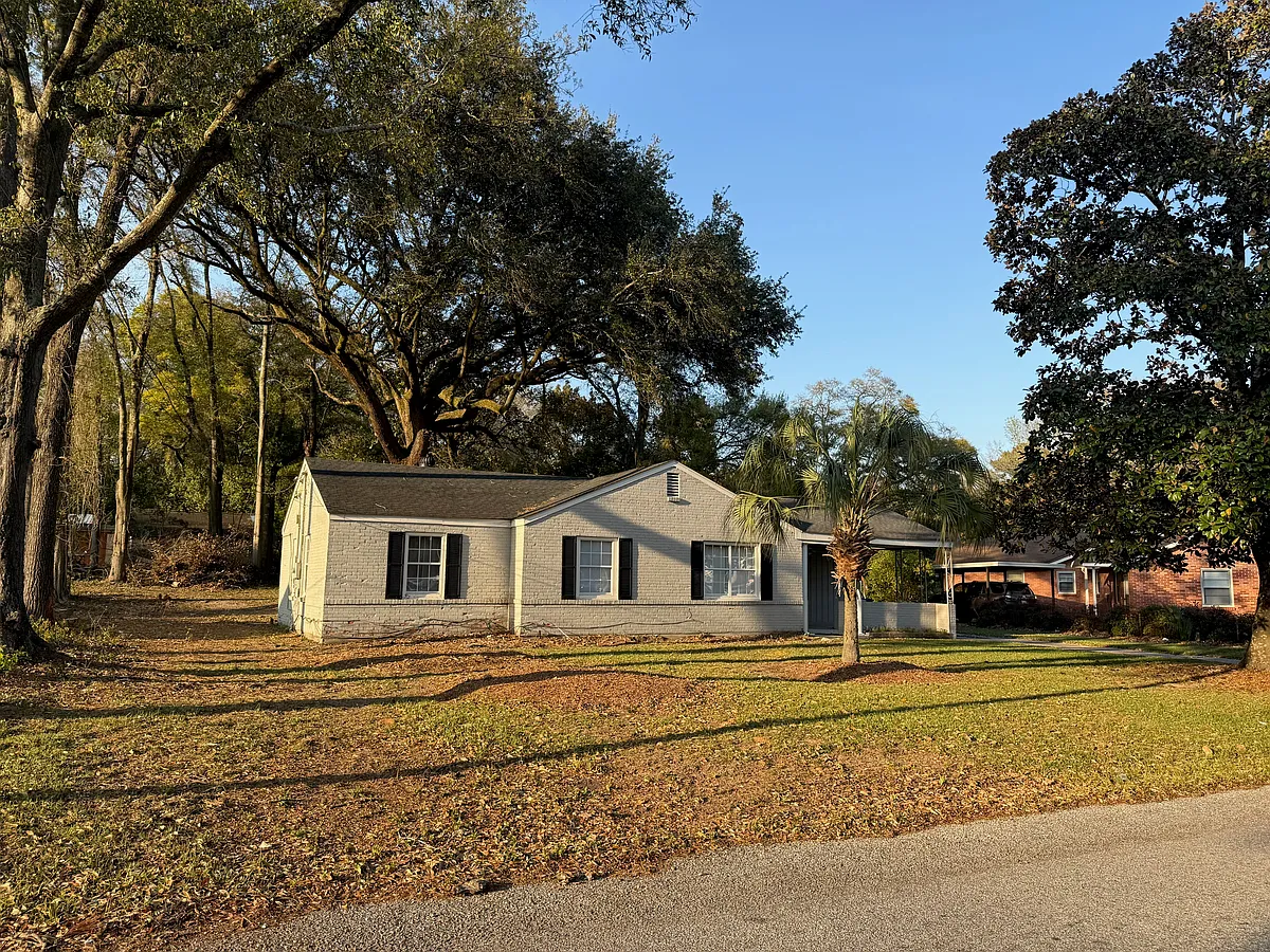 Building Photo - 4618 Sunset Dr S