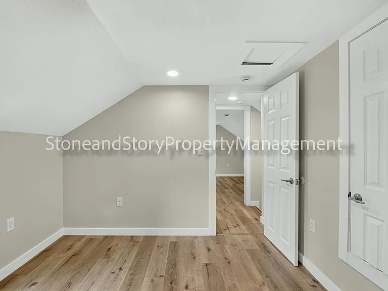 414 NE Grattan St — Photo 24