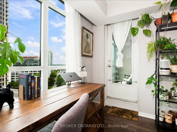 215 Fort York Blvd #1312, Toronto, ON M5V 4A2