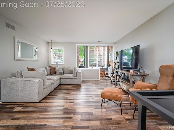 4th image of 184 Pinewood Dr
