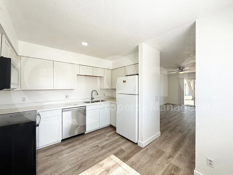 2801 E Marconi Ave #101 — Photo 4