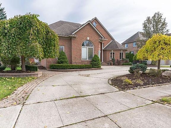 2nd image of 55618 Saint Regis Dr