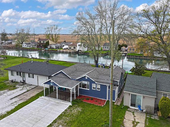 3rd image of 6334 Marina Dr