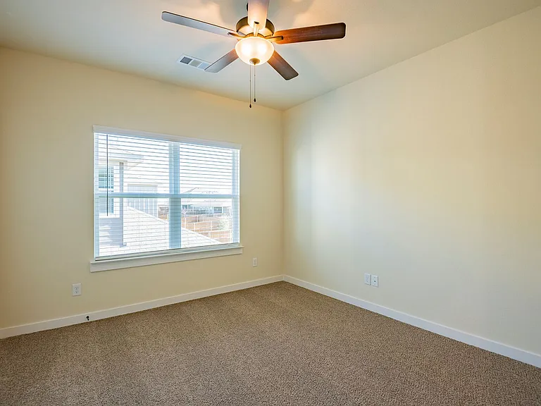 720 Blackland Dr — Photo 15