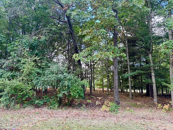 3rd image of 6485 Dunhill Dr