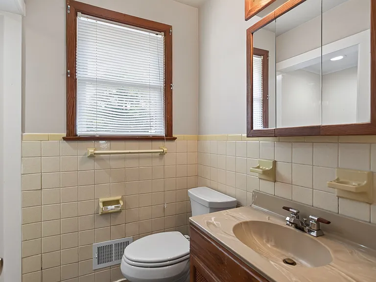 1020 Miles Standish Rd — Photo 15