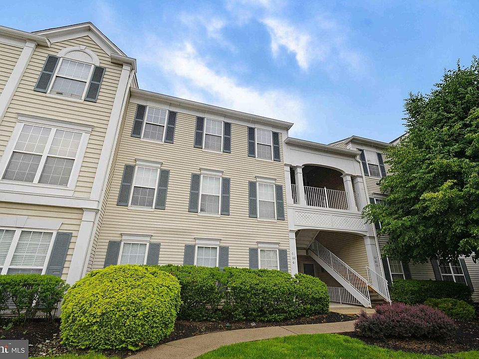 1st image of 68 Foxglove Dr
