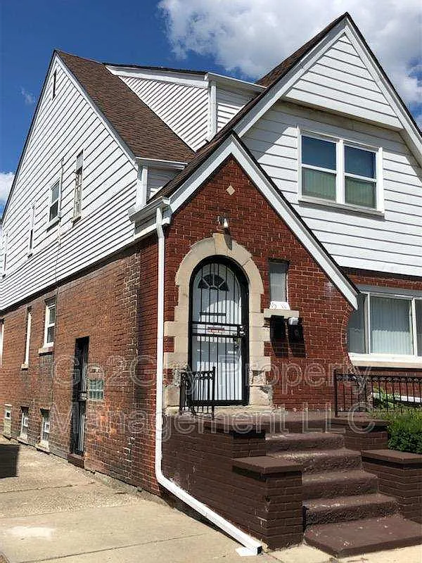 2 bed, 1.0 bath, 900 sqft, $1,050 — Photo 2