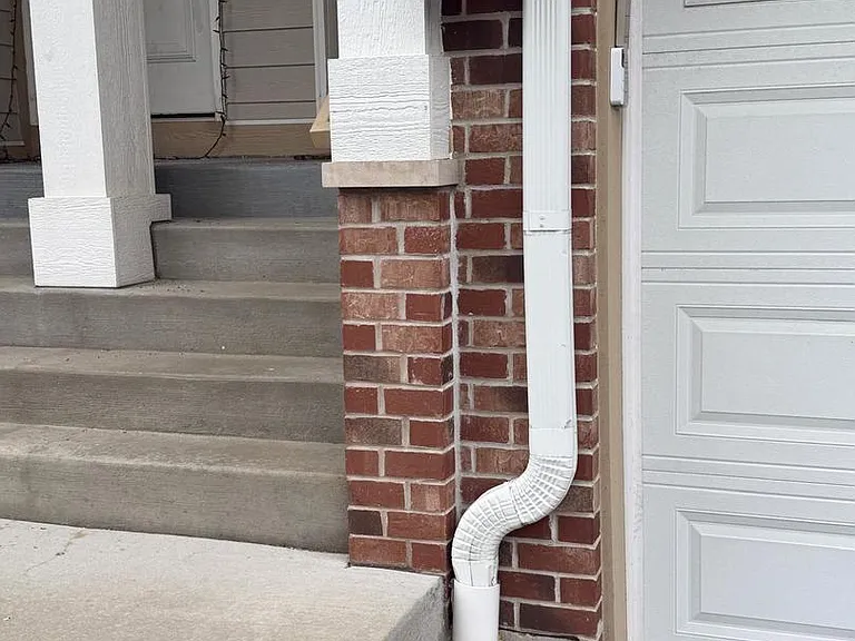 2616 Chelsey St — Photo 2